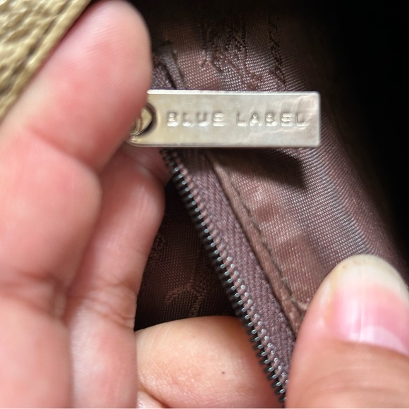 Burberry vintage crossbody unisex bag. Used gently. - Picture 4 of 16